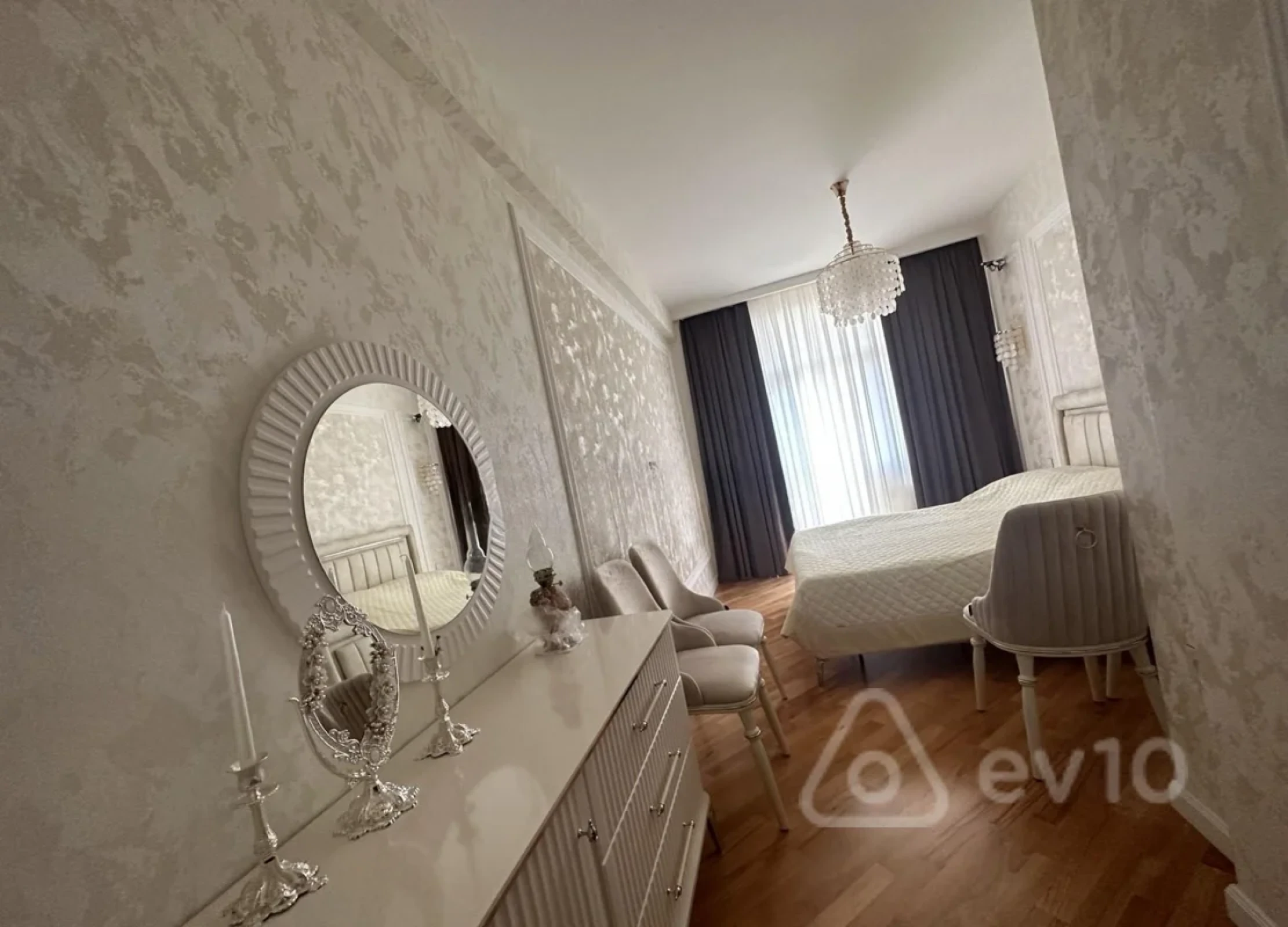 Satılır 2 otaqlı yeni tikili 72 m²