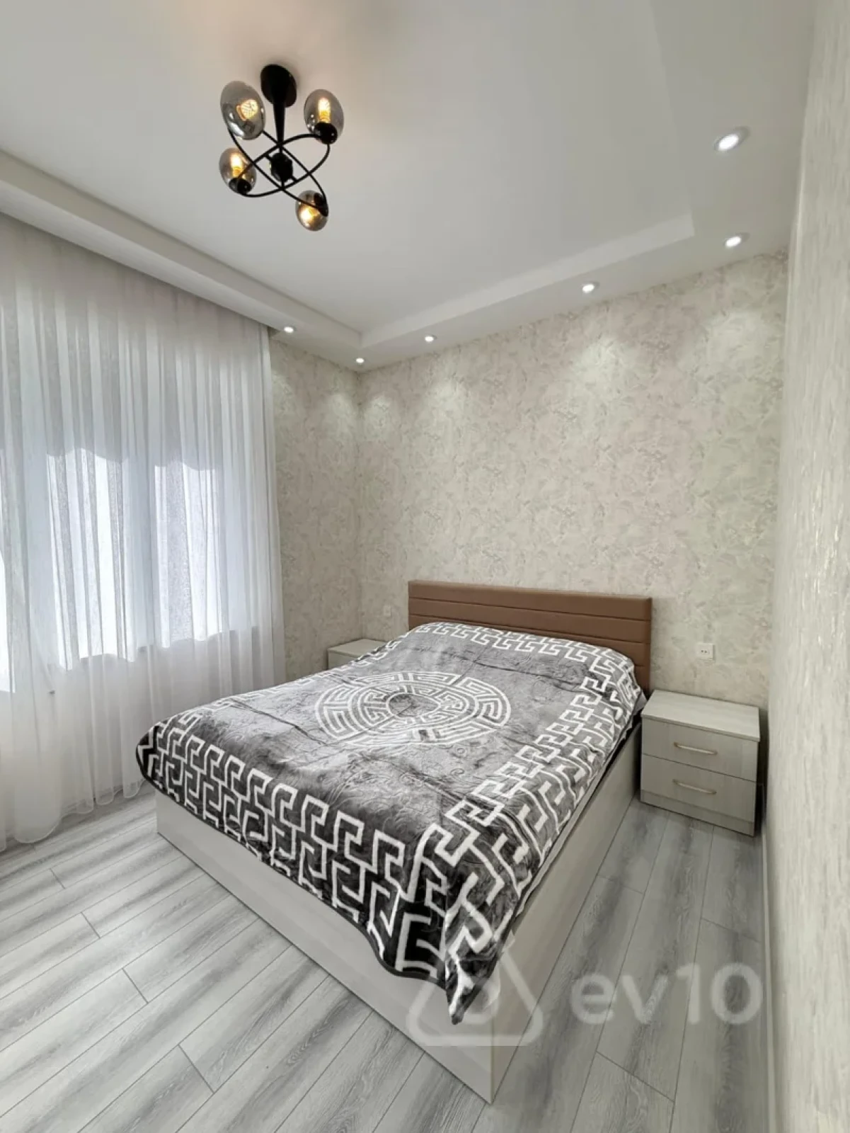 Satılır 5 otaqlı həyət evi 140 m²