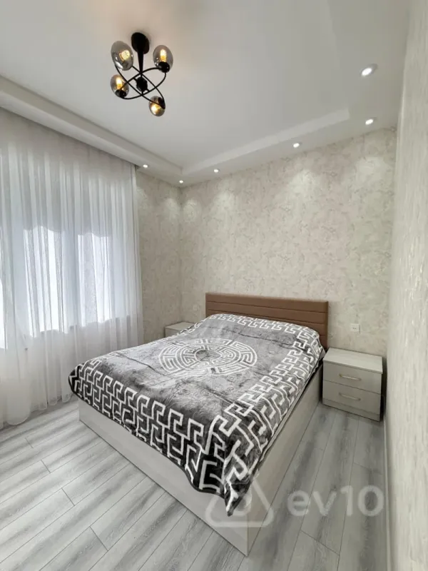 Satılır 5 otaqlı həyət evi 140 m²
