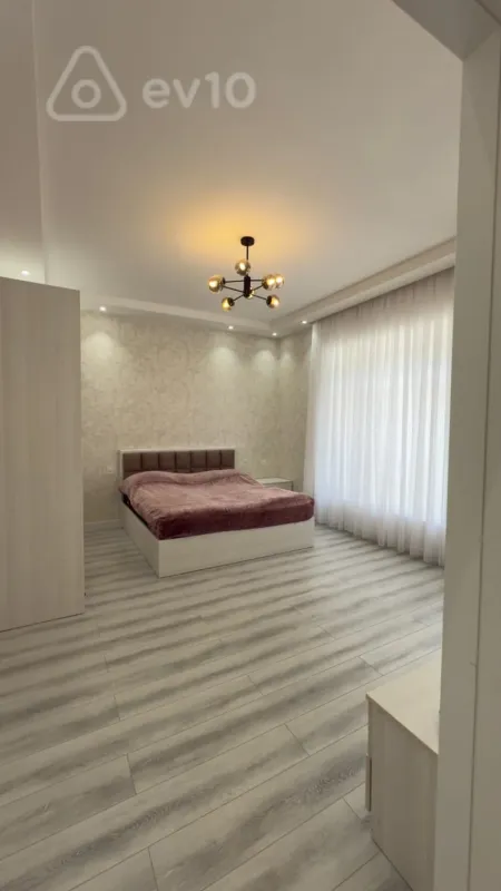 Satılır 5 otaqlı həyət evi 140 m²