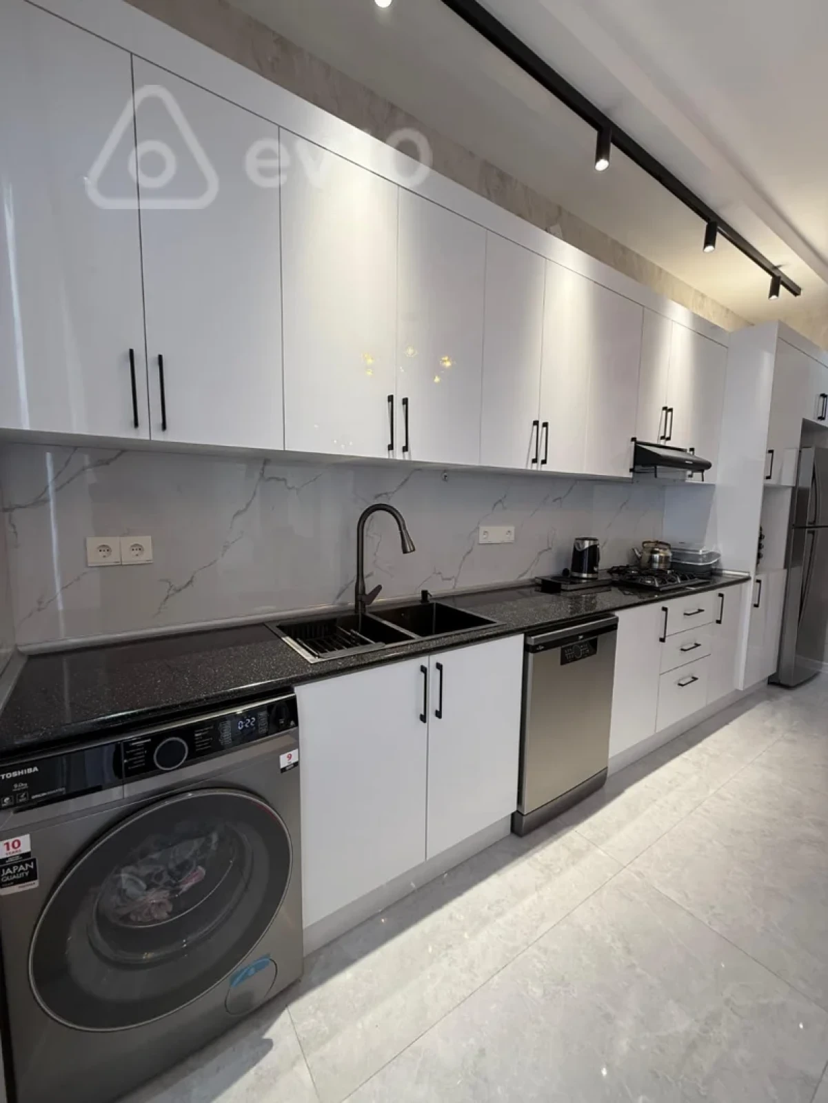 Satılır 5 otaqlı həyət evi 140 m²