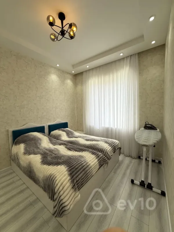 Satılır 5 otaqlı həyət evi 140 m²