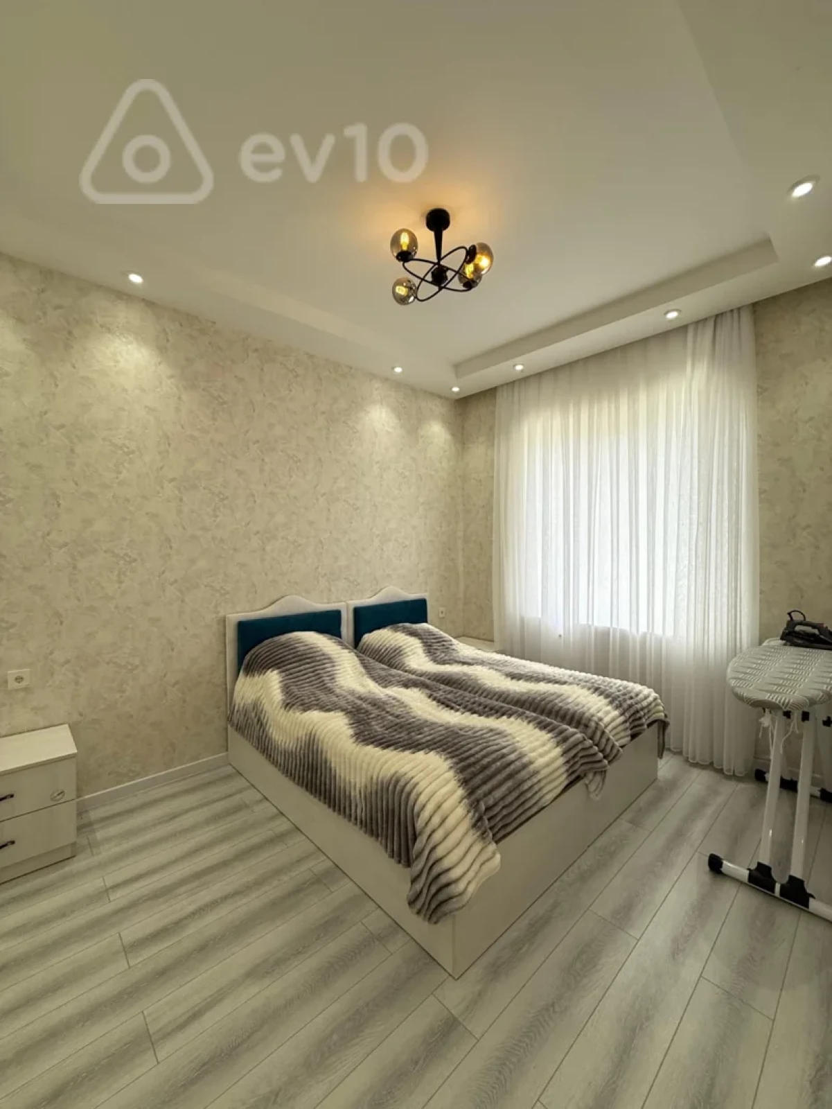 Satılır 5 otaqlı həyət evi 140 m²