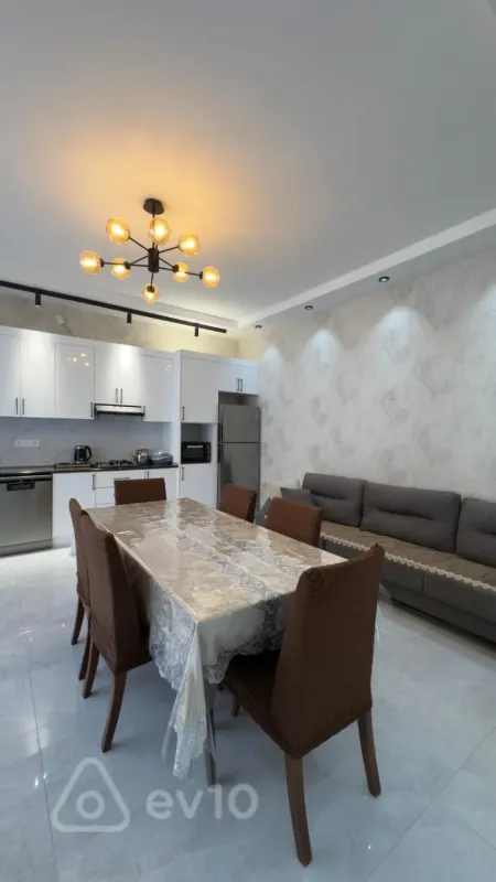 Satılır 5 otaqlı həyət evi 140 m²