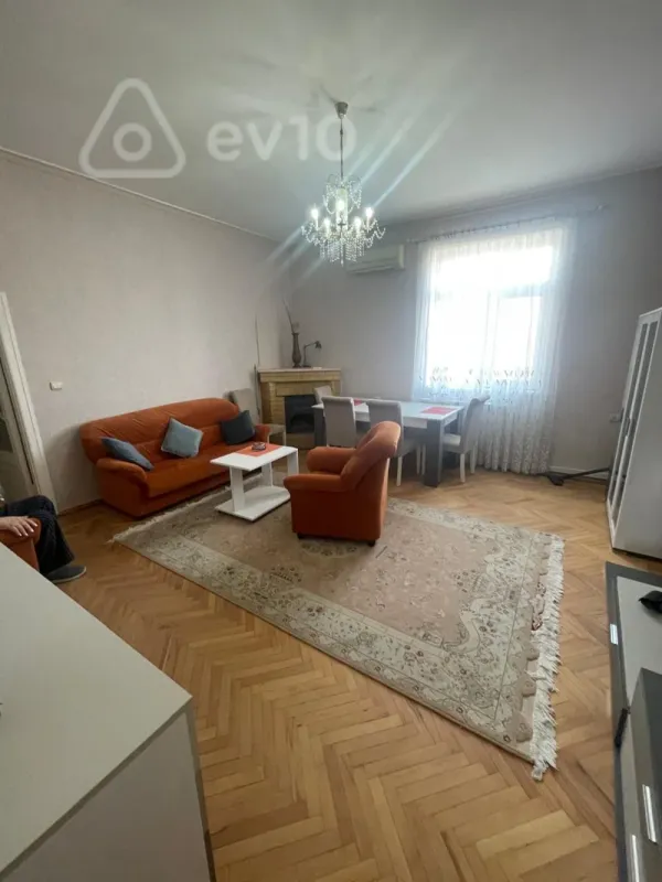 Kirayə verilir 2 otaqlı köhnə tikili 65 m²