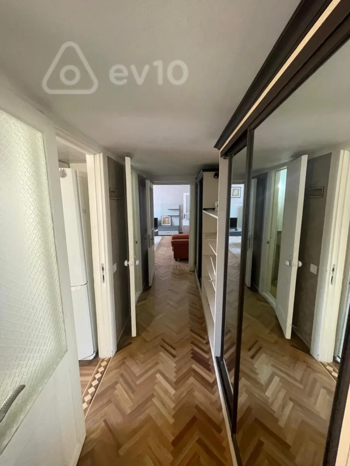 Kirayə verilir 2 otaqlı köhnə tikili 65 m²