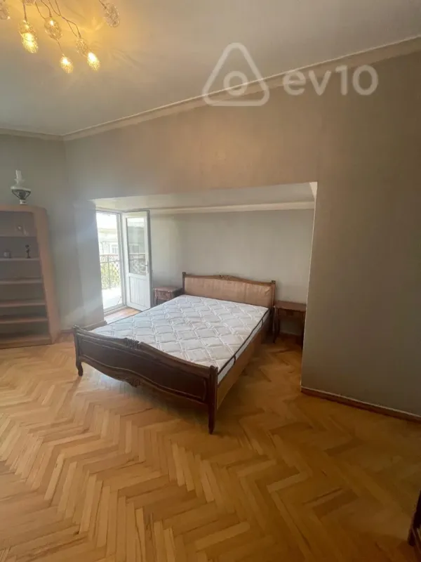 Kirayə verilir 2 otaqlı köhnə tikili 65 m²
