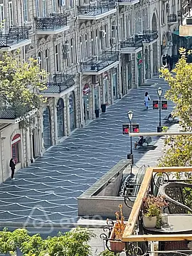 Kirayə verilir 2 otaqlı köhnə tikili 65 m² — Bakı, Səbail 2 otaq 65.00 m²