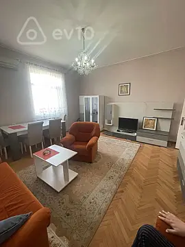 Kirayə verilir 2 otaqlı köhnə tikili 65 m²