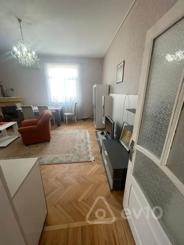 Kirayə verilir 2 otaqlı köhnə tikili 65 m²