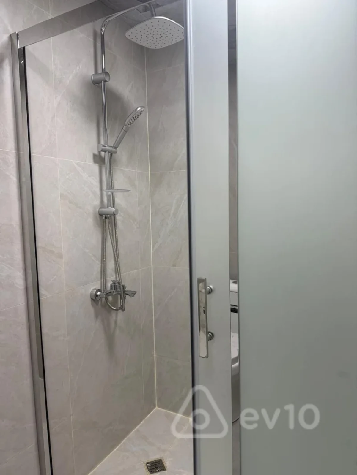 Kirayə verilir 3 otaqlı yeni tikili 80 m²