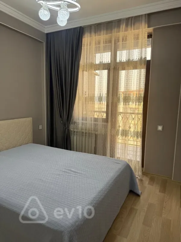 Kirayə verilir 3 otaqlı yeni tikili 80 m²