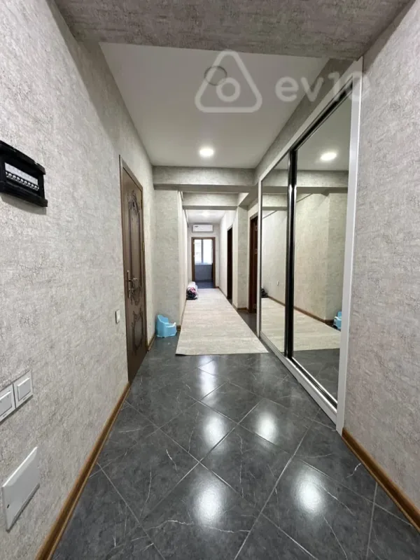 Satılır 3 otaqlı yeni tikili 110 m²