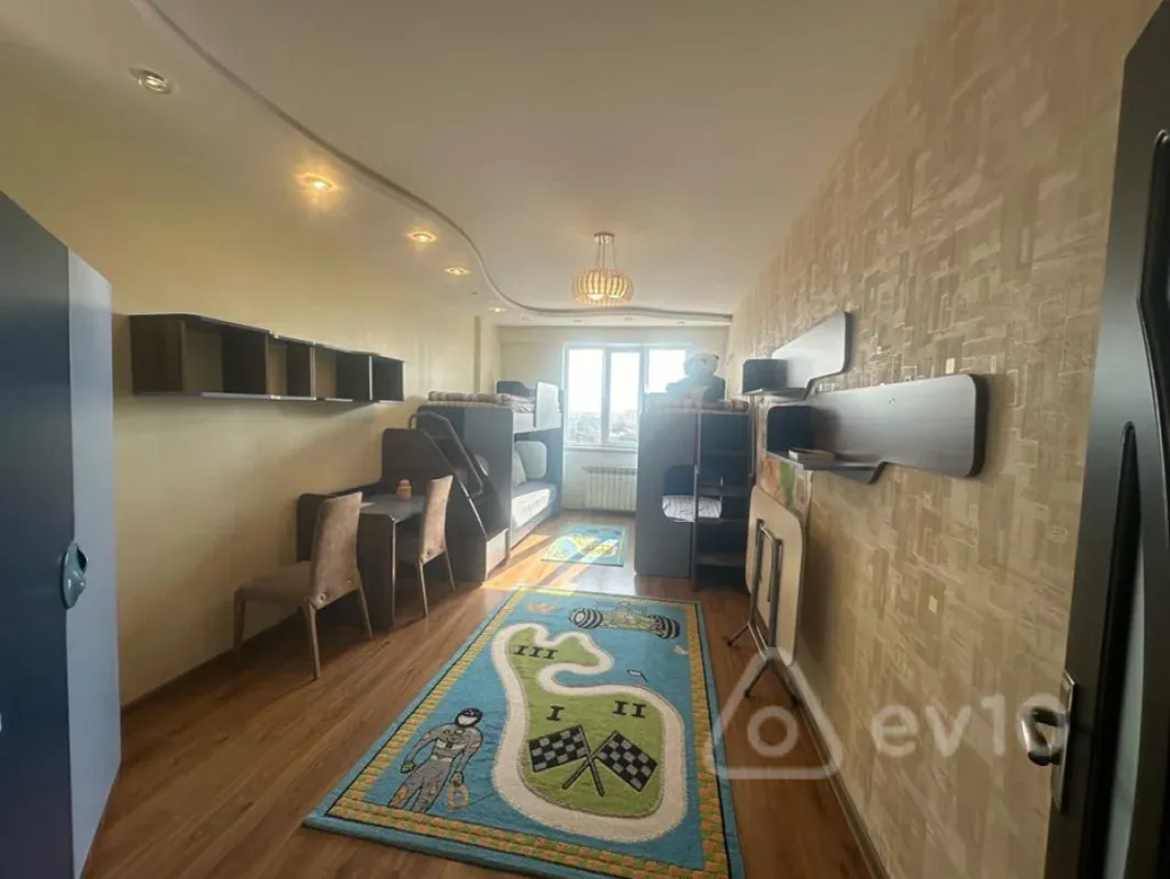 Kirayə verilir 3 otaqlı yeni tikili 135 m²