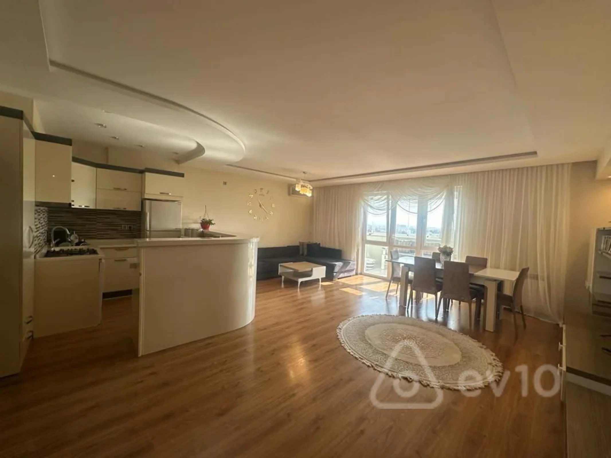 Kirayə verilir 3 otaqlı yeni tikili 135 m²