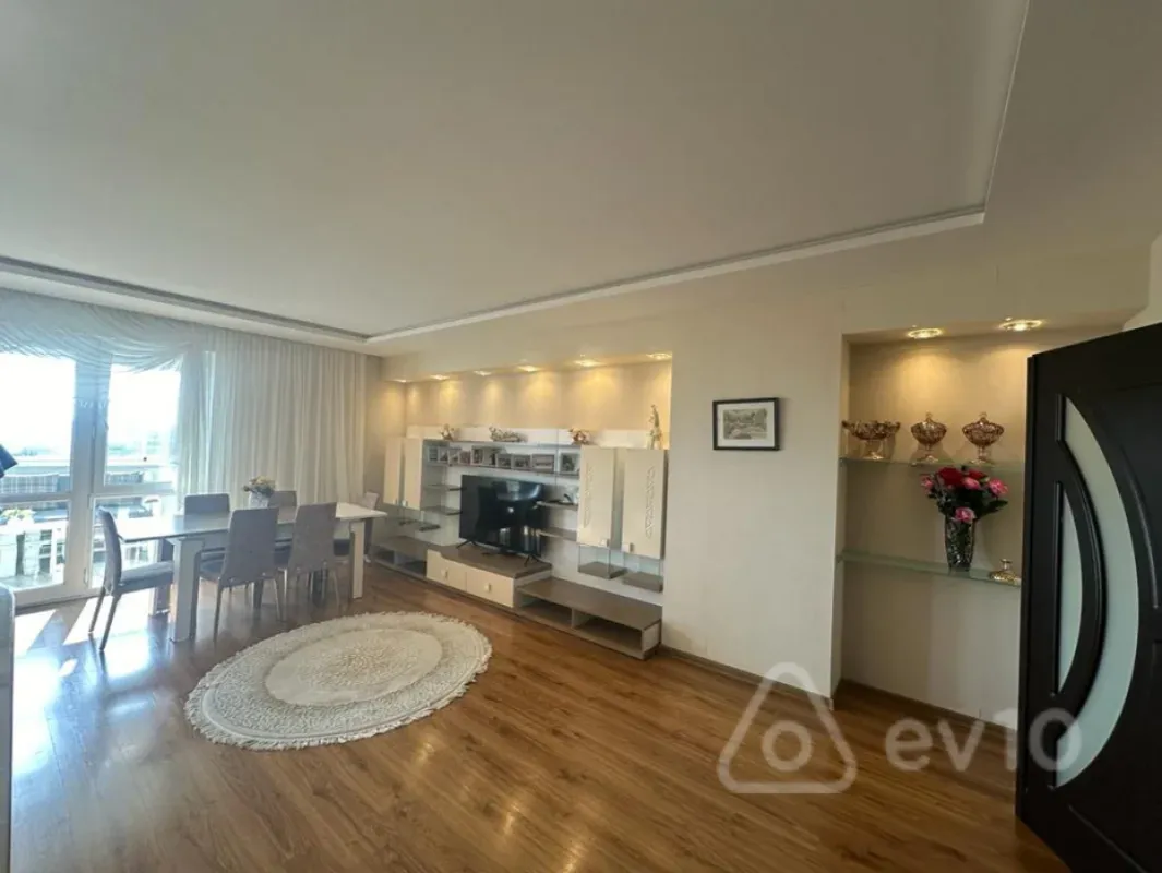Kirayə verilir 3 otaqlı yeni tikili 135 m²