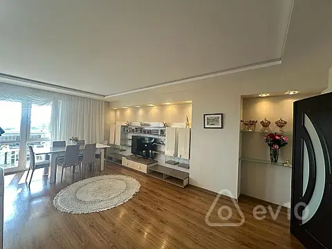 Kirayə verilir 3 otaqlı yeni tikili 135 m²