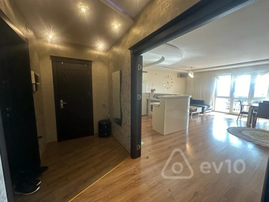 Kirayə verilir 3 otaqlı yeni tikili 135 m²