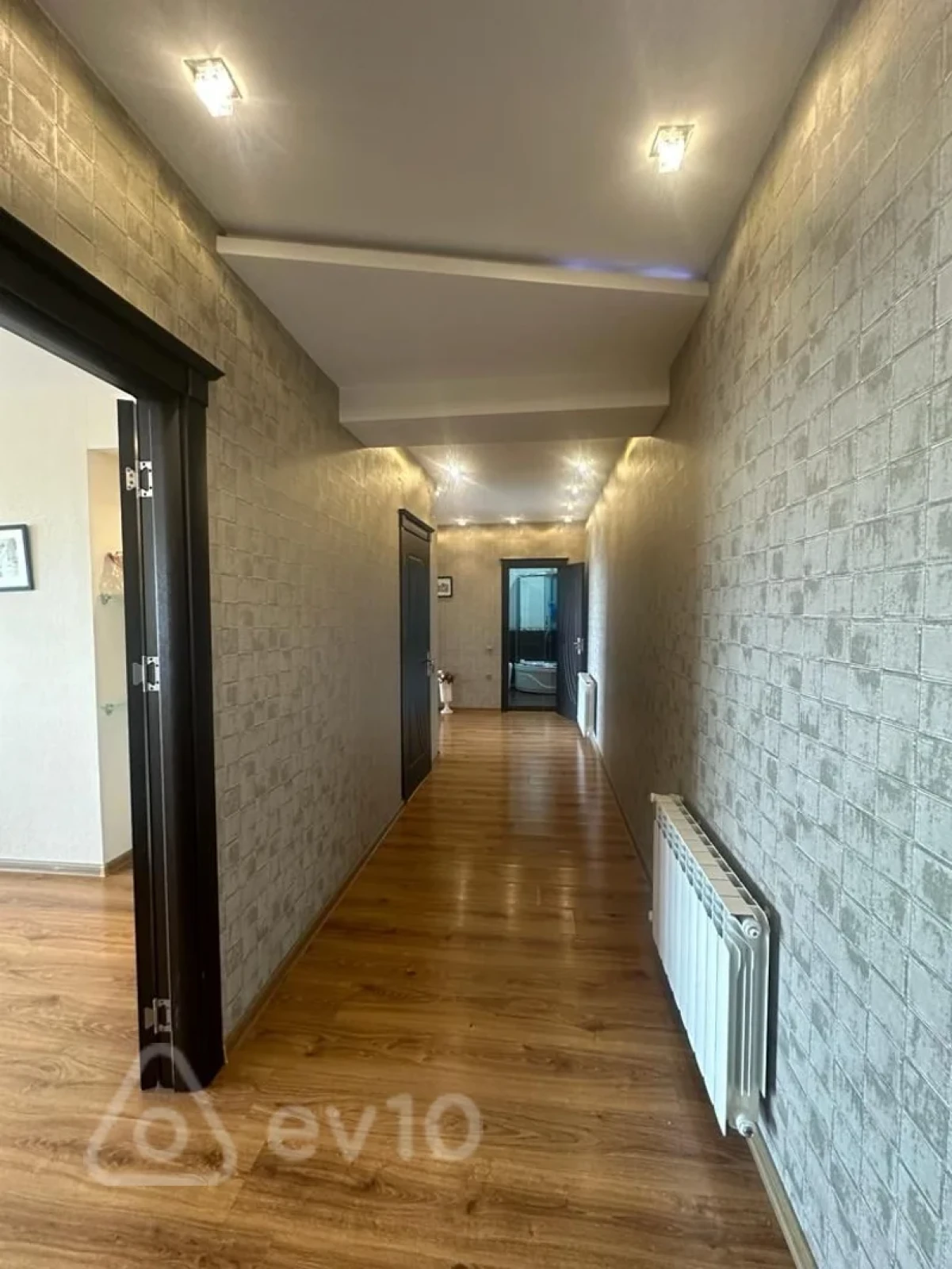 Kirayə verilir 3 otaqlı yeni tikili 135 m²