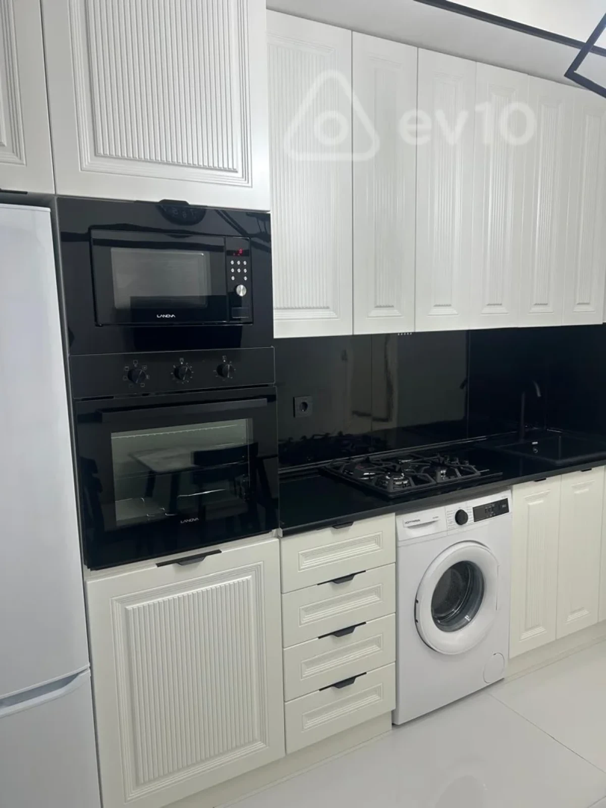 Satılır 2 otaqlı yeni tikili 60 m²