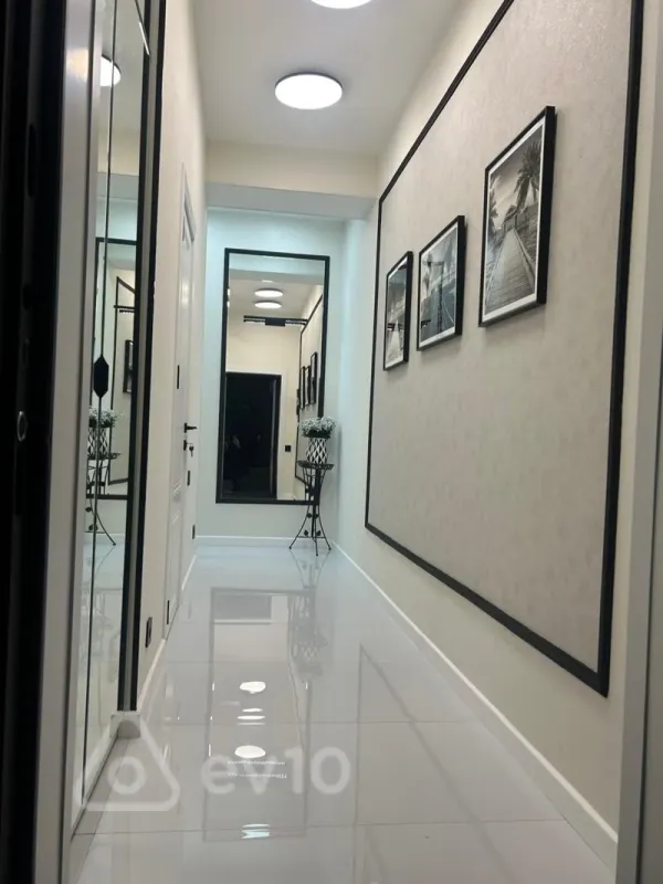 Satılır 2 otaqlı yeni tikili 60 m²