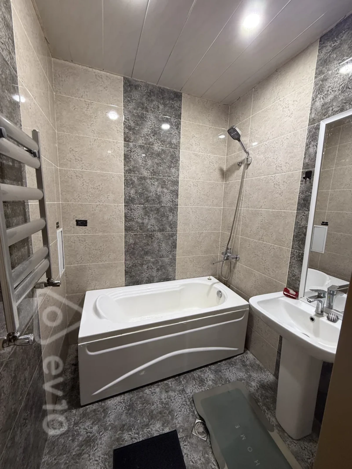 Kirayə verilir 2 otaqlı yeni tikili 78 m²