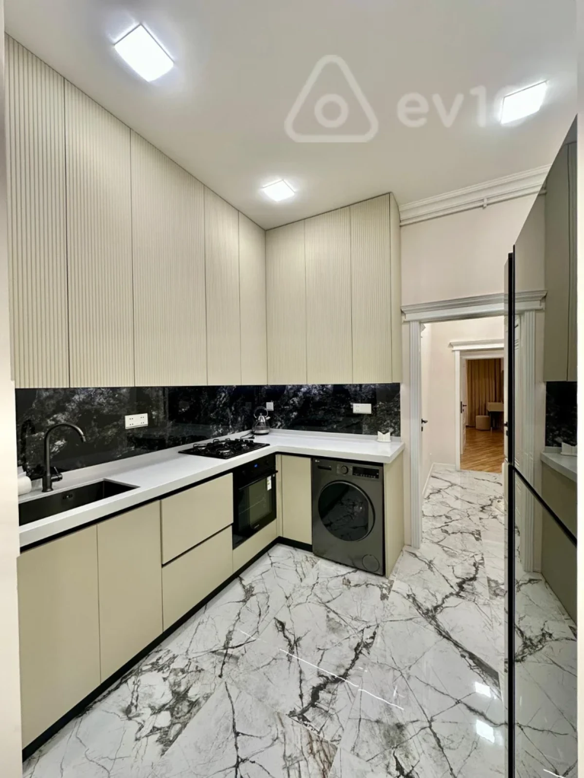 Kirayə verilir 2 otaqlı köhnə tikili 75 m²