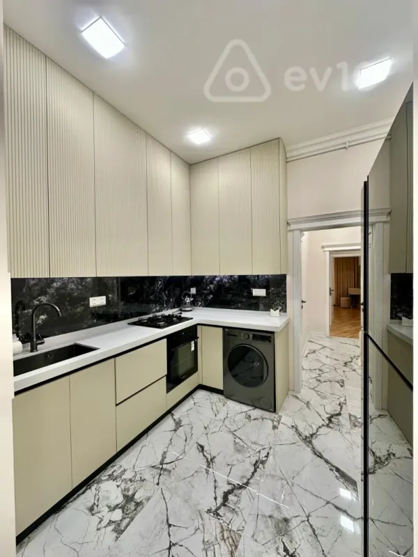 Kirayə verilir 2 otaqlı köhnə tikili 75 m²