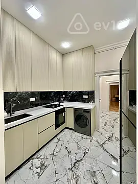 Kirayə verilir 2 otaqlı köhnə tikili 75 m² — Bakı, Səbail 2 otaq 75.00 m²