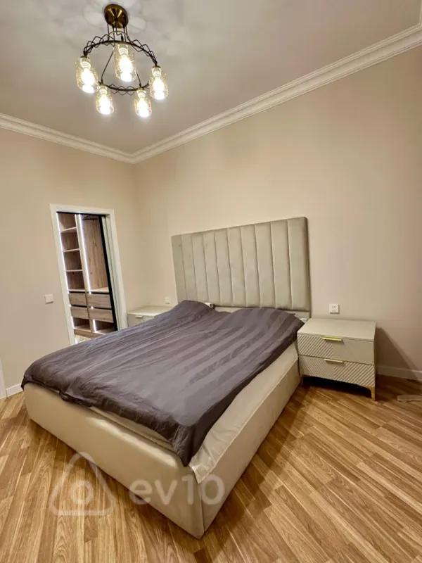 Kirayə verilir 2 otaqlı köhnə tikili 75 m²
