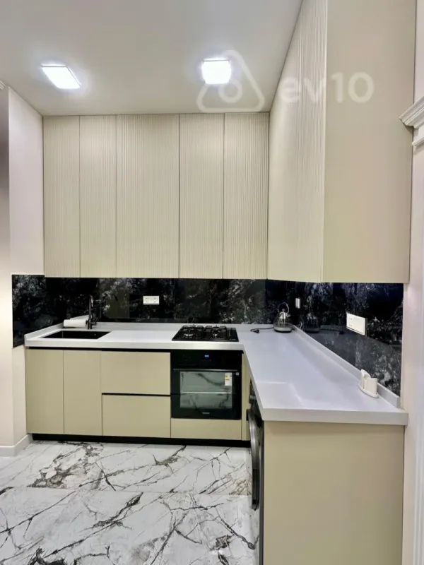 Kirayə verilir 2 otaqlı köhnə tikili 75 m²