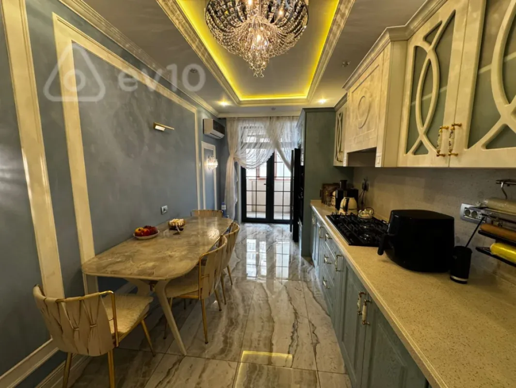 Satılır 3 otaqlı yeni tikili 175 m²