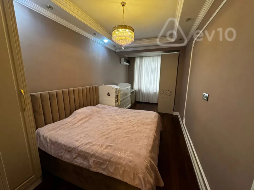 Satılır 3 otaqlı yeni tikili 175 m²
