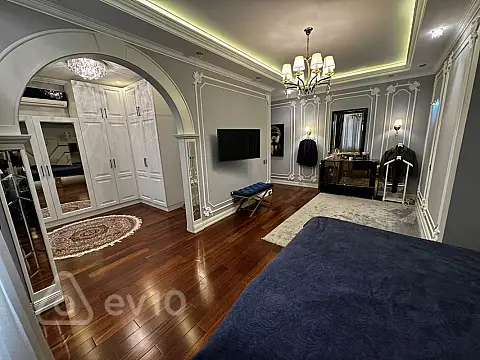 Satılır 3 otaqlı yeni tikili 175 m²