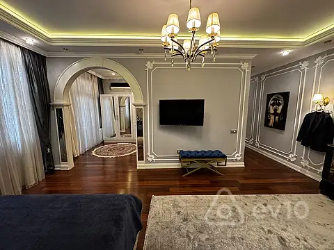 Satılır 3 otaqlı yeni tikili 175 m²