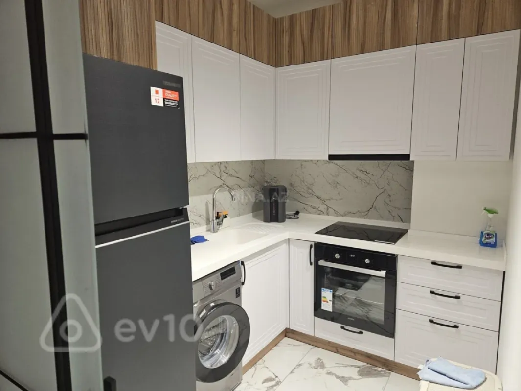 Kirayə verilir 2 otaqlı yeni tikili 80 m²