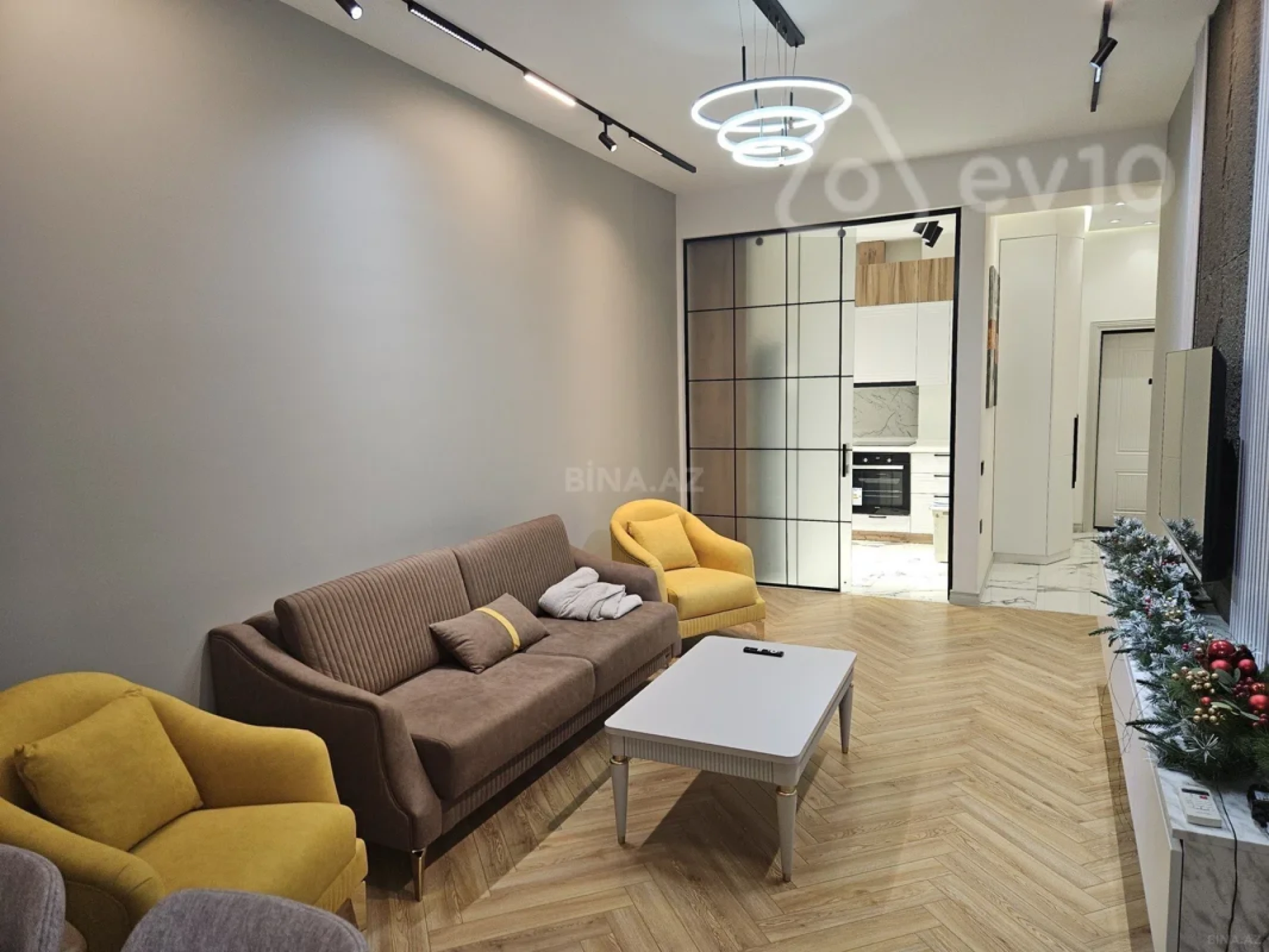 Kirayə verilir 2 otaqlı yeni tikili 80 m²