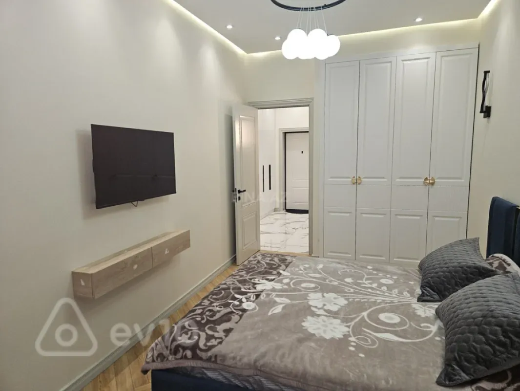 Kirayə verilir 2 otaqlı yeni tikili 80 m²