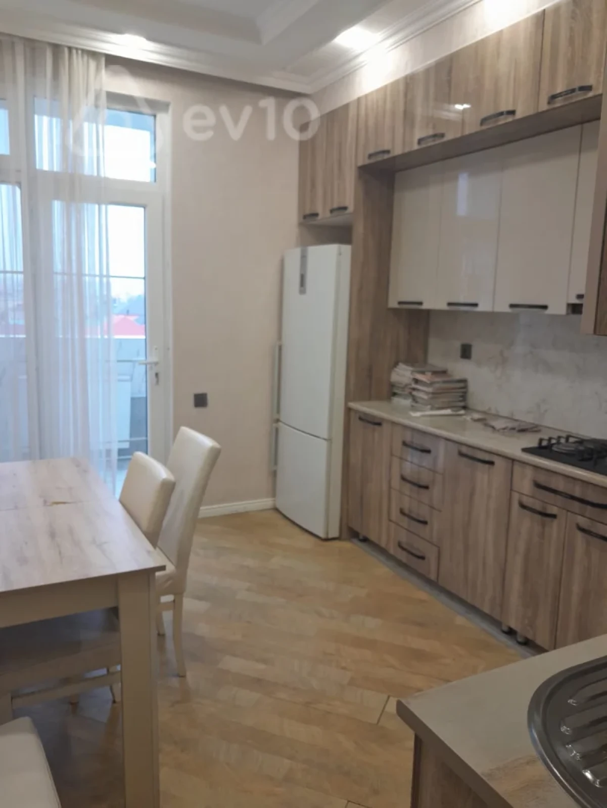 Kirayə verilir 3 otaqlı yeni tikili 98 m²