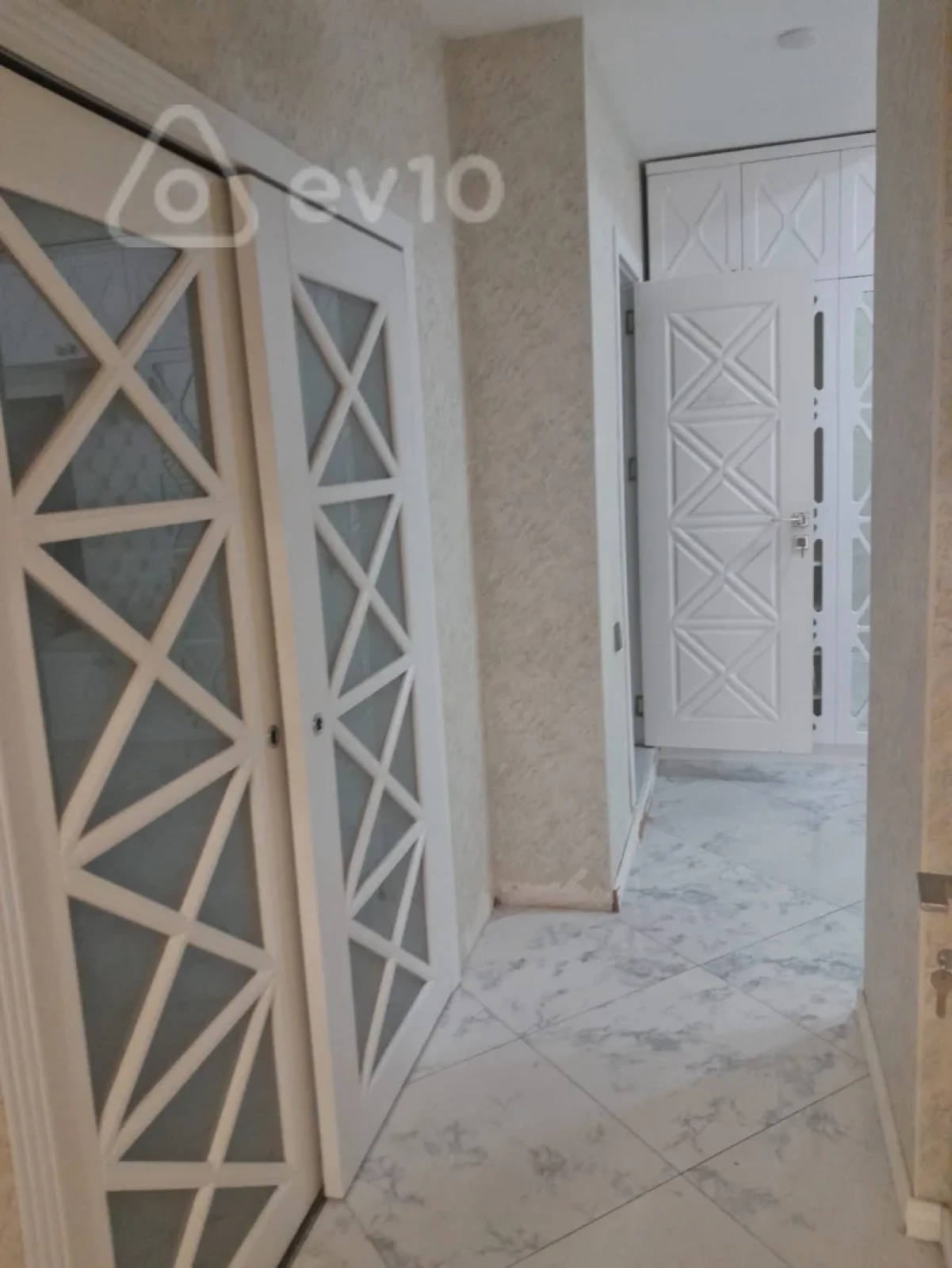 Kirayə verilir 3 otaqlı yeni tikili 98 m²