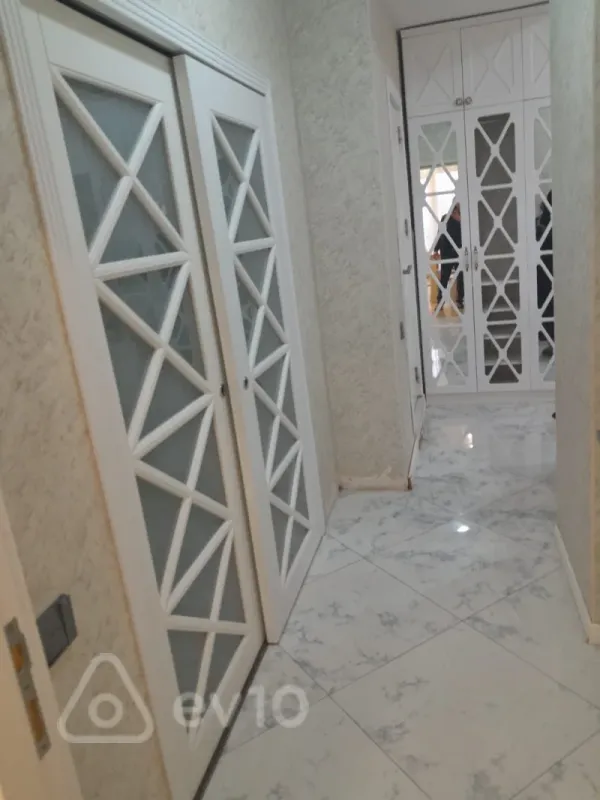 Kirayə verilir 3 otaqlı yeni tikili 98 m²