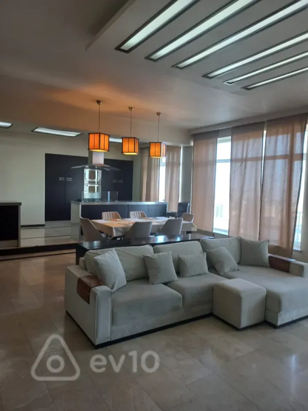 Kirayə verilir 3 otaqlı yeni tikili 170 m²