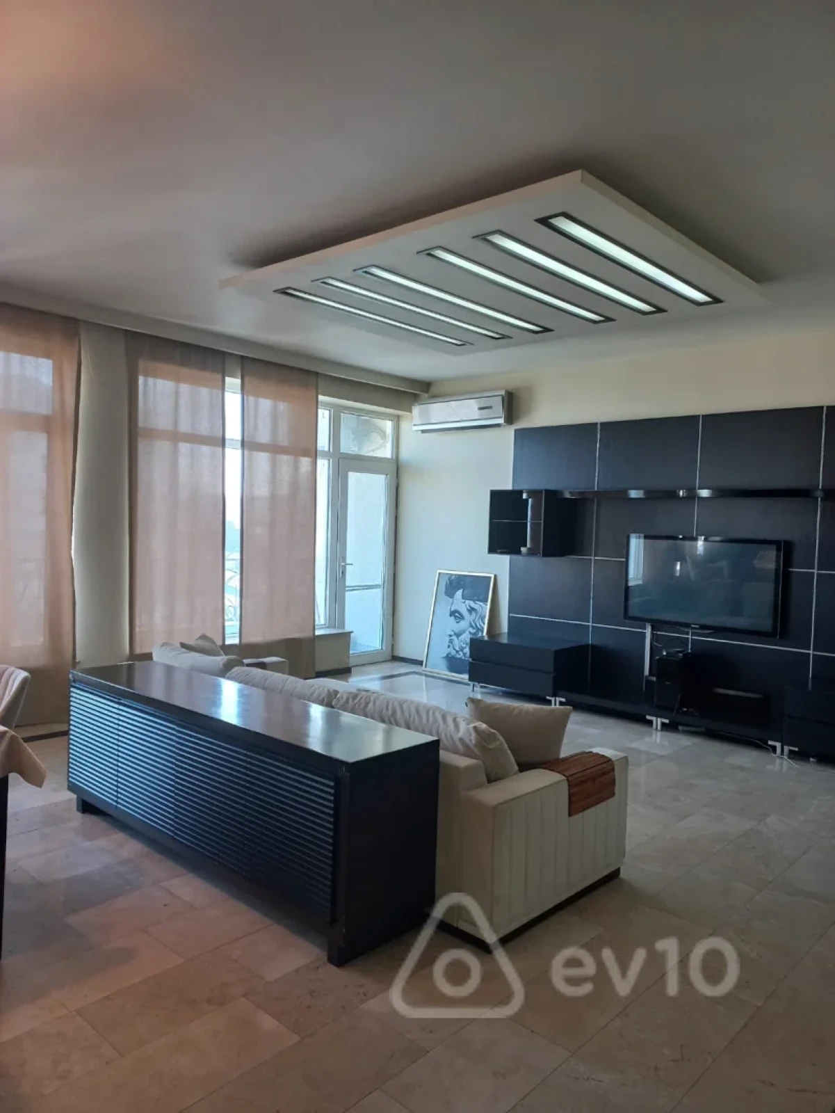 Kirayə verilir 3 otaqlı yeni tikili 170 m²