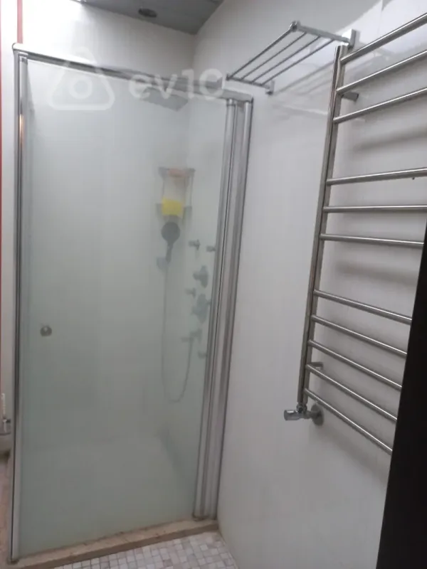 Kirayə verilir 3 otaqlı yeni tikili 170 m²