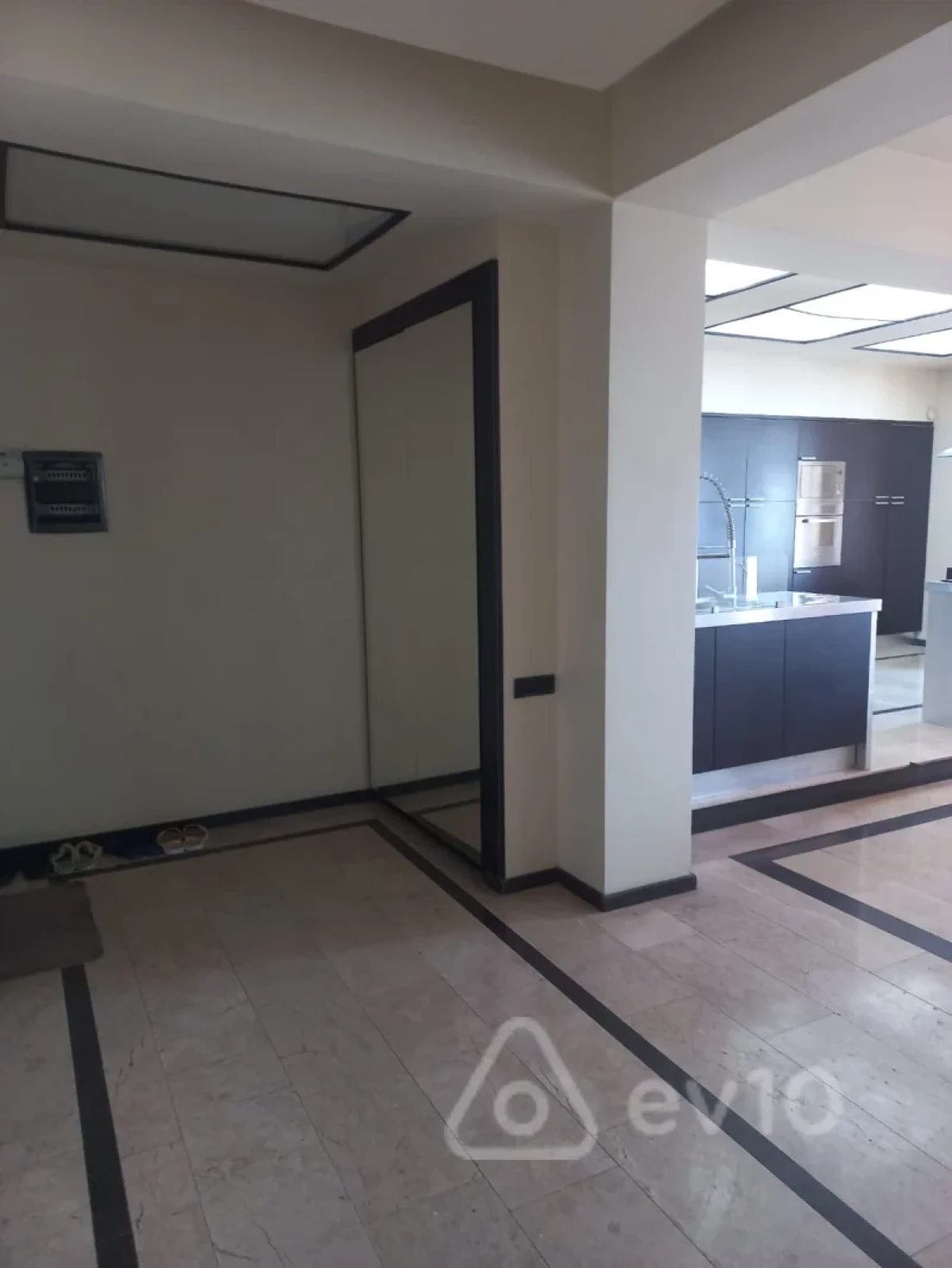 Kirayə verilir 3 otaqlı yeni tikili 170 m²