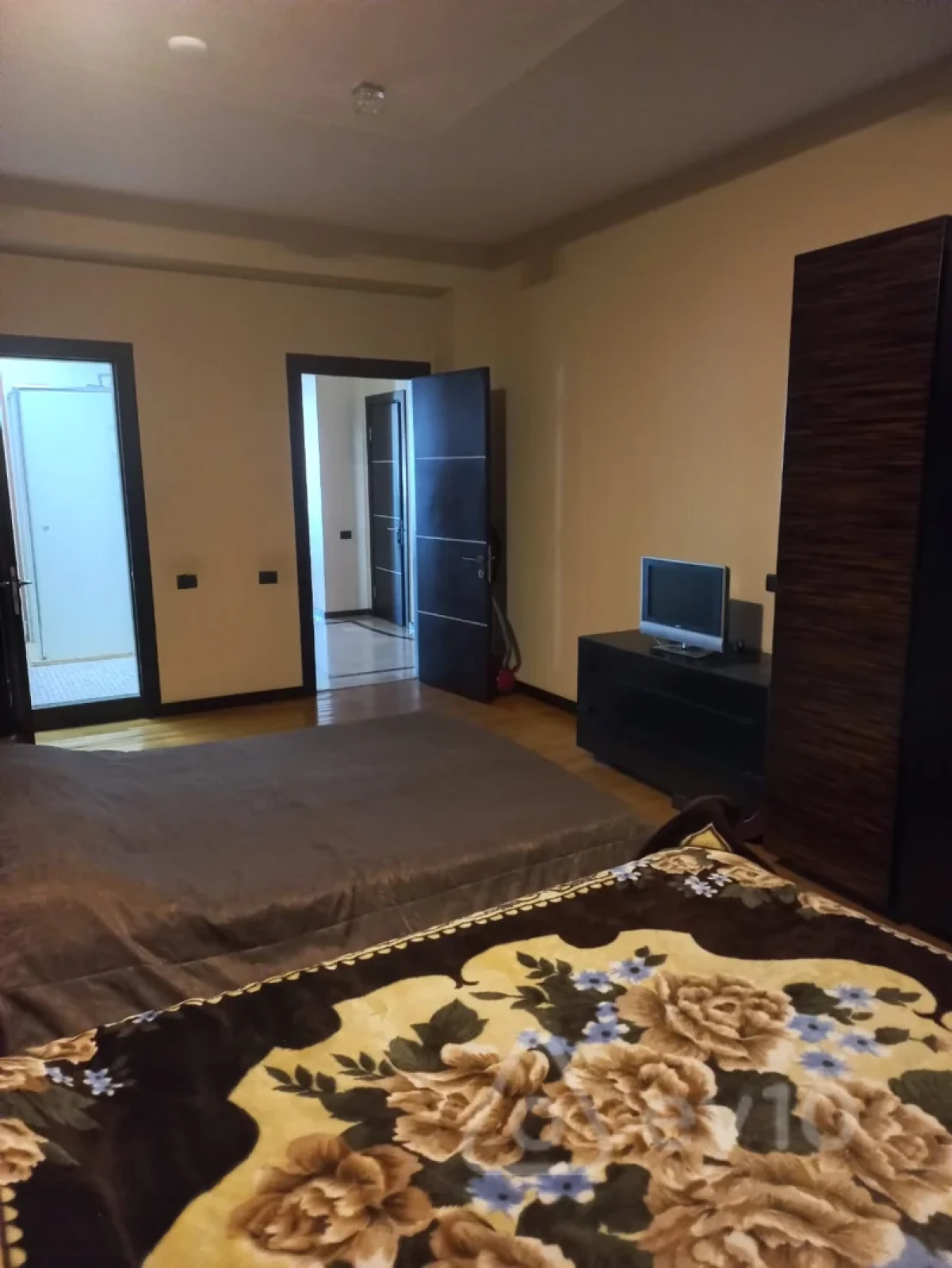 Kirayə verilir 3 otaqlı yeni tikili 170 m²