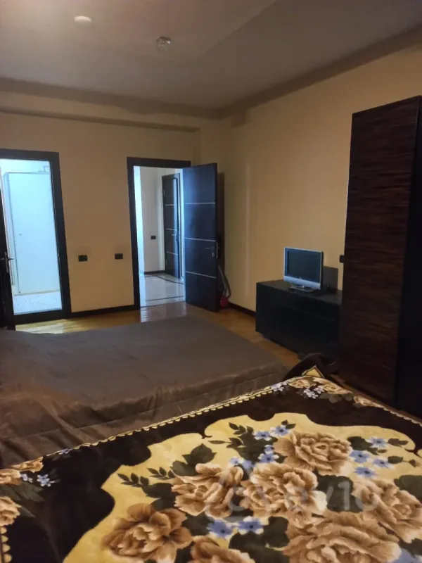 Kirayə verilir 3 otaqlı yeni tikili 170 m²