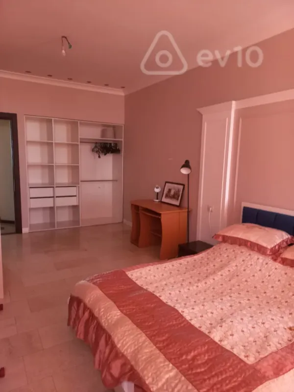 Kirayə verilir 3 otaqlı yeni tikili 170 m²