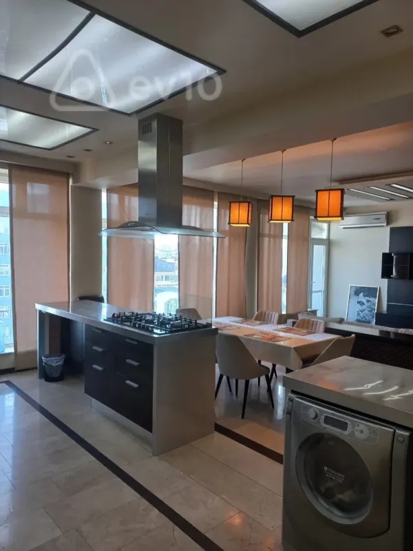 Kirayə verilir 3 otaqlı yeni tikili 170 m²