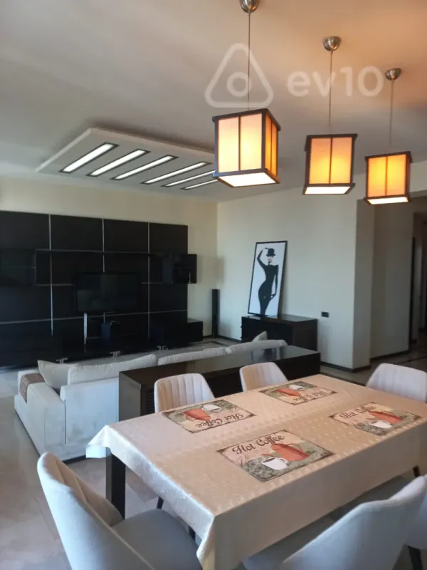 Kirayə verilir 3 otaqlı yeni tikili 170 m²